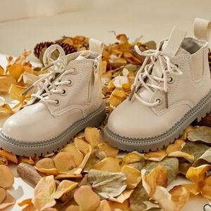 Sold Unisex Cream Toddler Boots Size 9